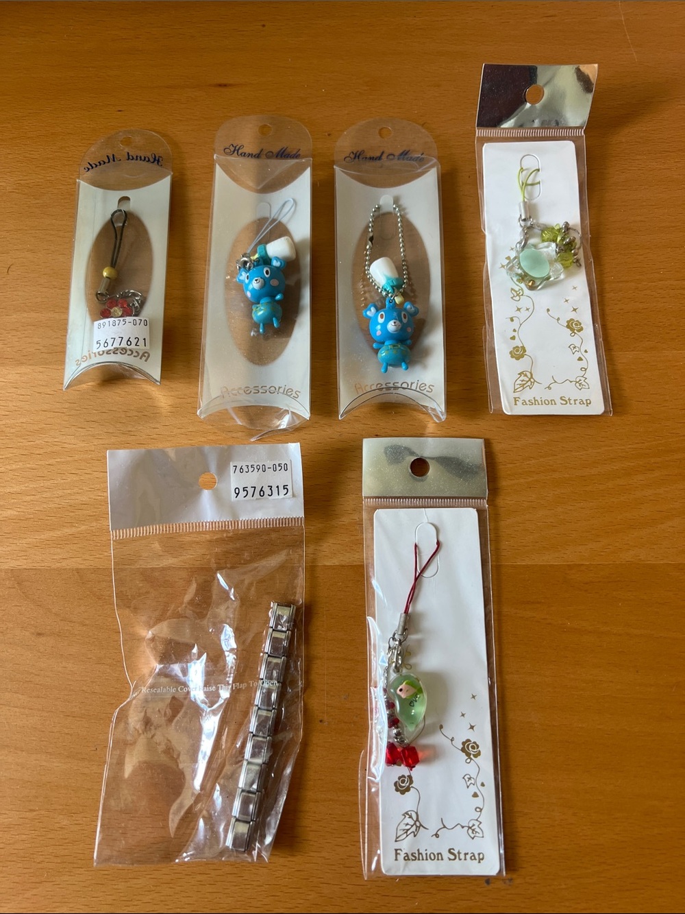 NEW! Many Accessories! - key, bags & phone
